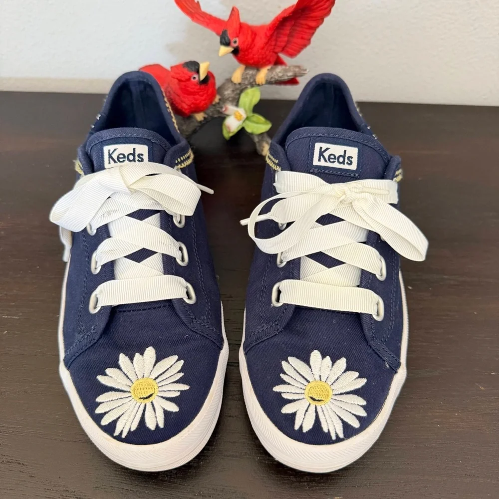 Keds Tennis shoes Women’s Girls Embroidered Daisies Kickstart sz 5 EUC